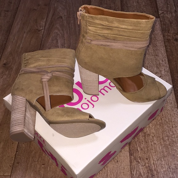 Dolce Mojo Moxy Shoes - ❤️Final Price❤️ Dolce Suede Colored Chunk Heels